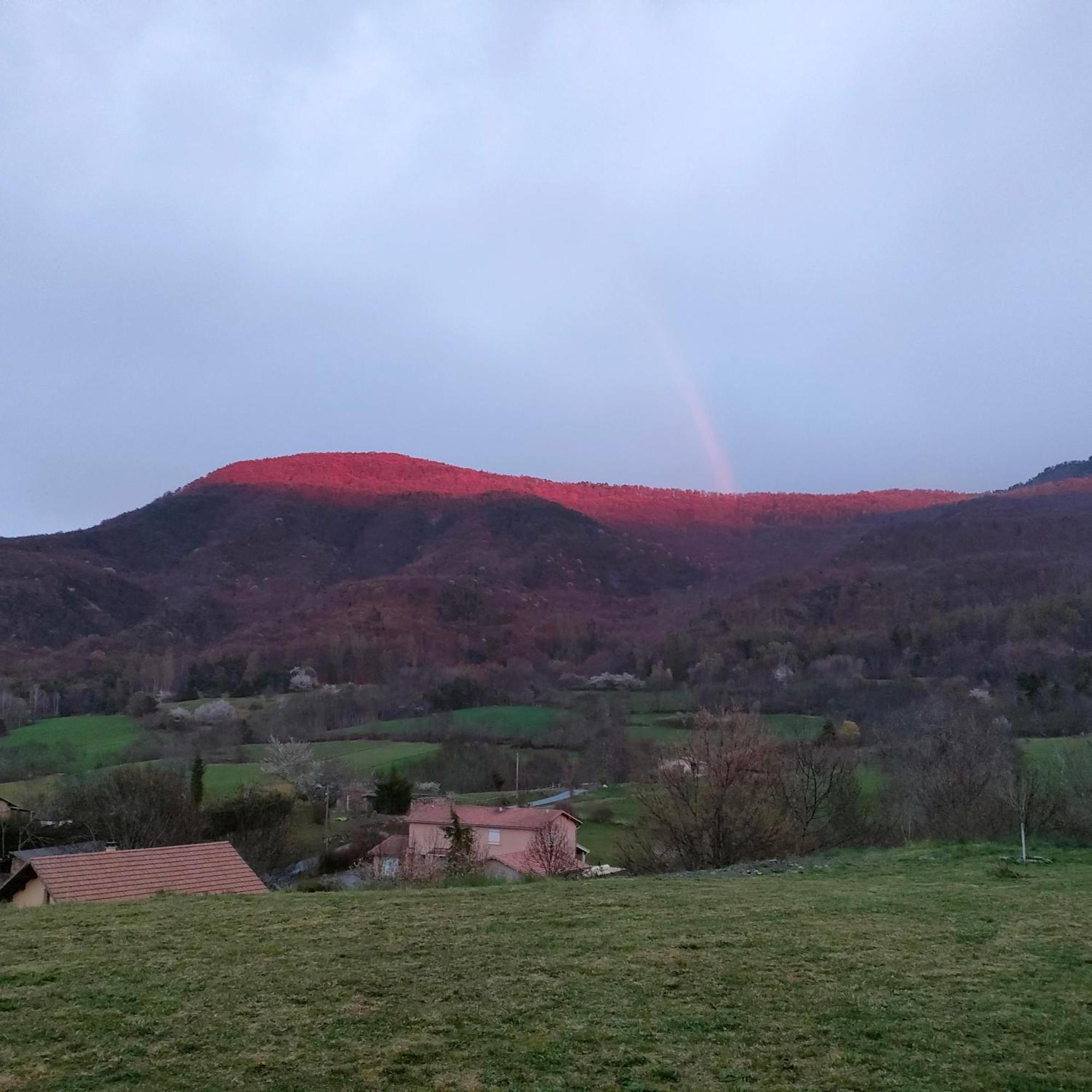 Au Toit Des 4 Saisons Villa Venterol  Екстериор снимка